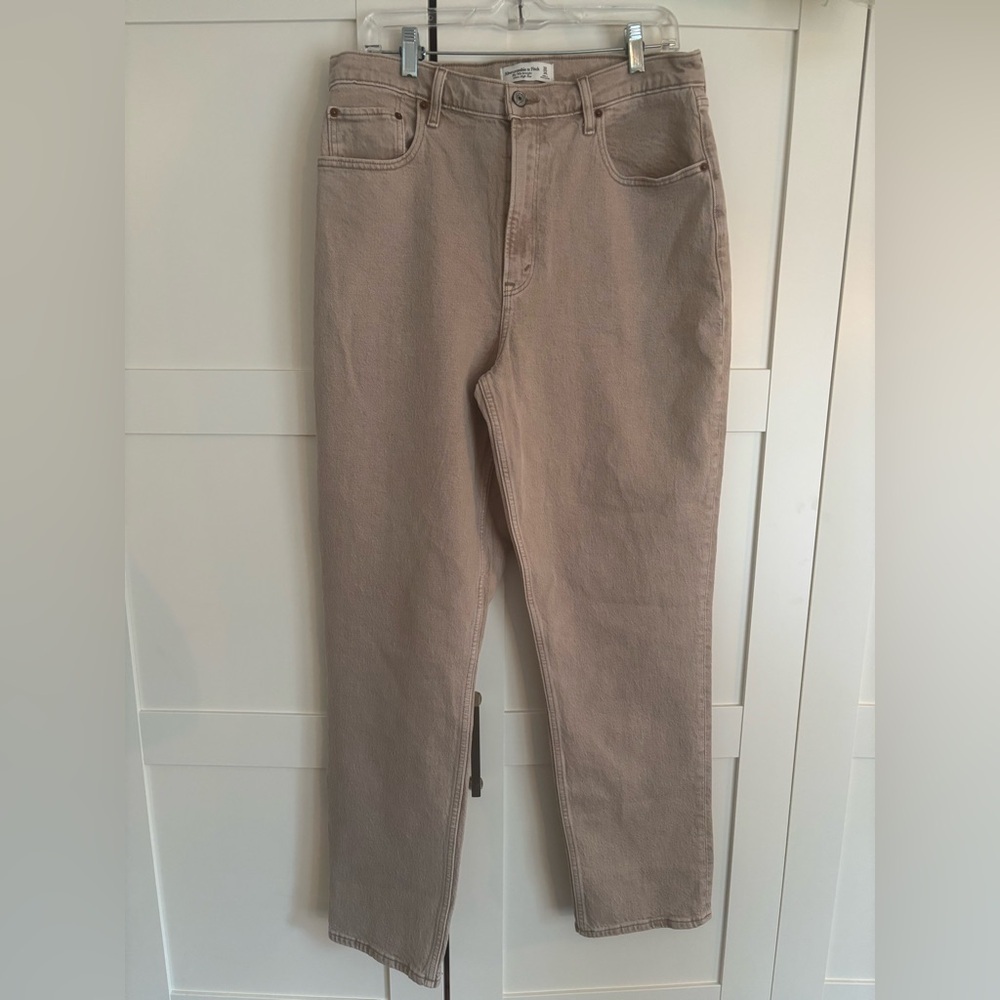 Abercrombie & Fitch Women's 90's Straight Jeans in Beige Size 14L Curve Love